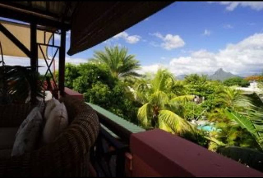 Ocean View Guesthouse in Tamarin, Pool, Sunset