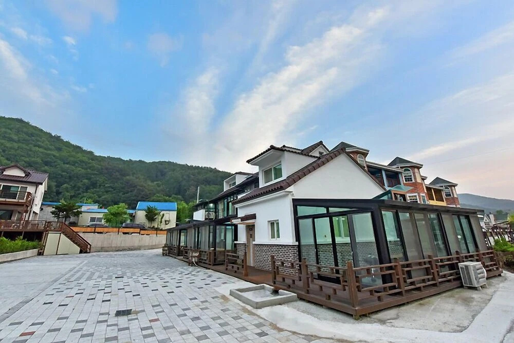 Muju La Vieen Rose Pension