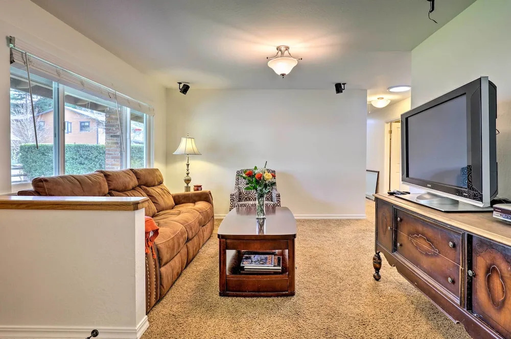 Wine Country Retreat at Private Creekside House!