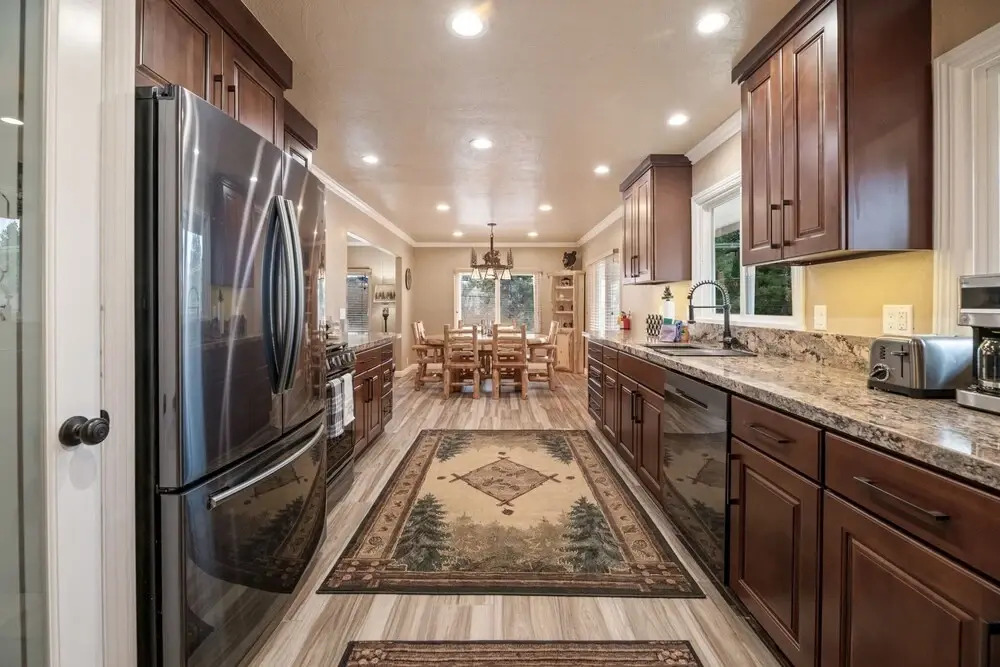 31 - Serenity Pines 4 Bedroom Home by Redawning
