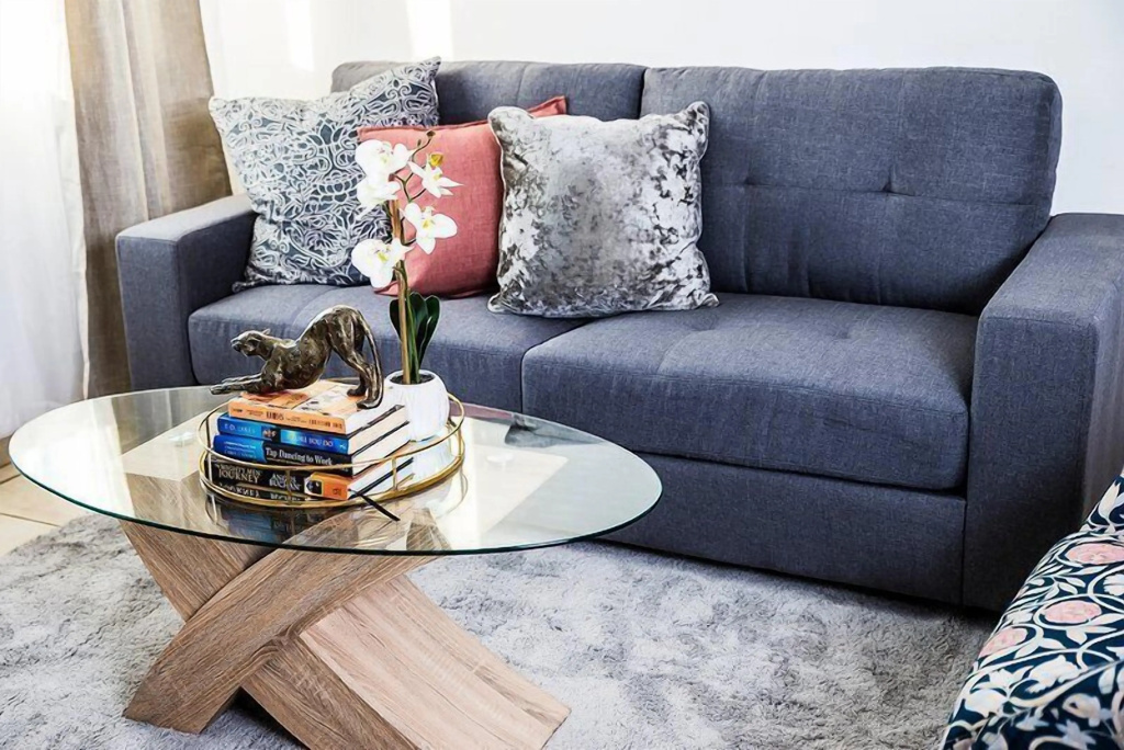 Lovely Rosebank 1-bedroom condo with pool & cinema