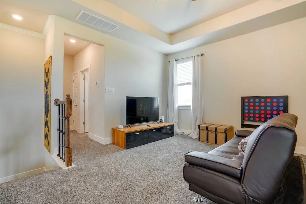Spacious San Antonio Home: 4 Mi to Seaworld!
