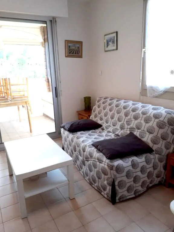 Studio in Sanary-sur-mer, With Wonderful Mountain View and Enclosed Ga