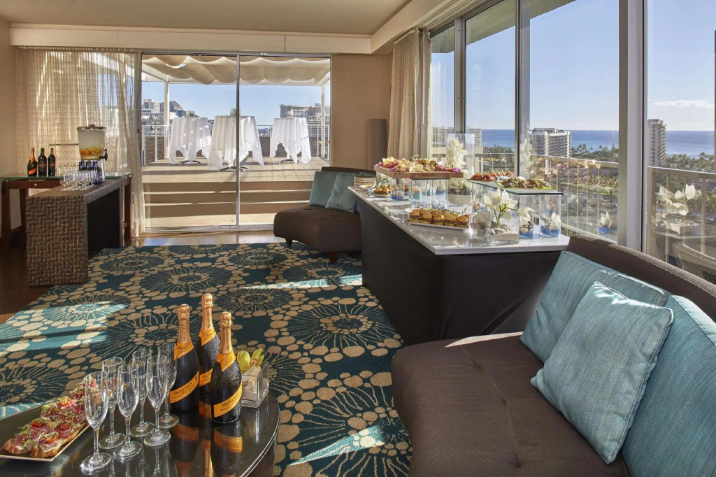 DoubleTree by Hilton Alana - Waikiki Beach