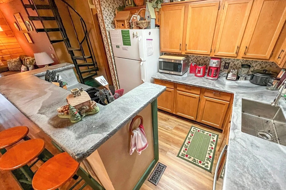 Serene Cabin in the Smokies w/ 2 Decks & Hot Tub!