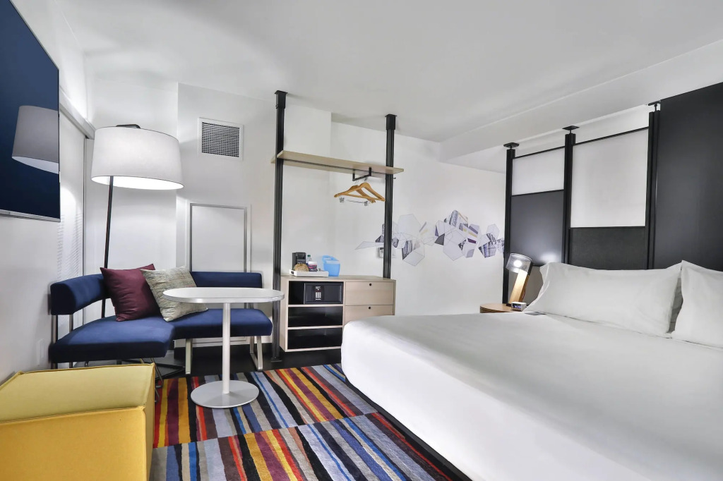 Aloft by Marriott Chicago Mag Mile