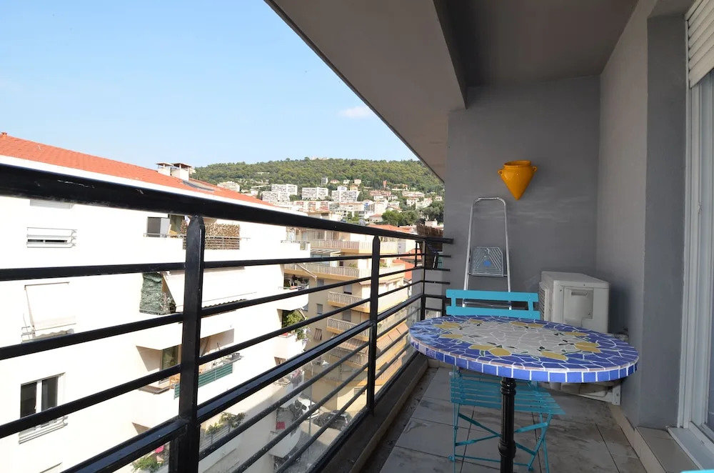 Modern duplex apartment 4 persons near train station Acropolis in Nice