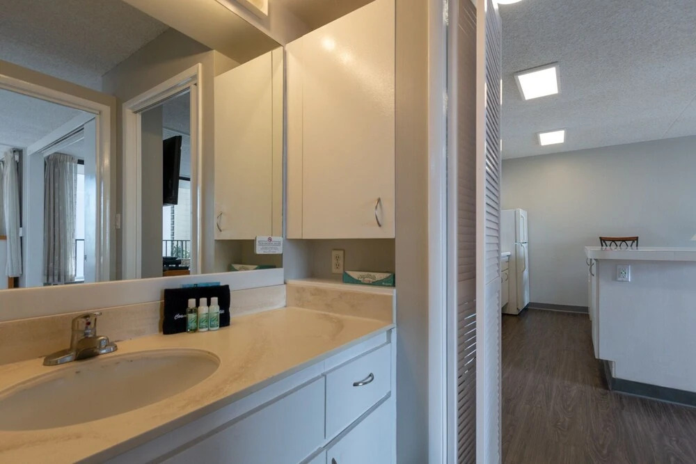 Tower 2 Suite 802 - Qqp 1 Bedroom Condo