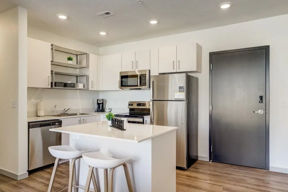 FRONTDESK LivRed Campus Apts Haymarket Square Lincoln