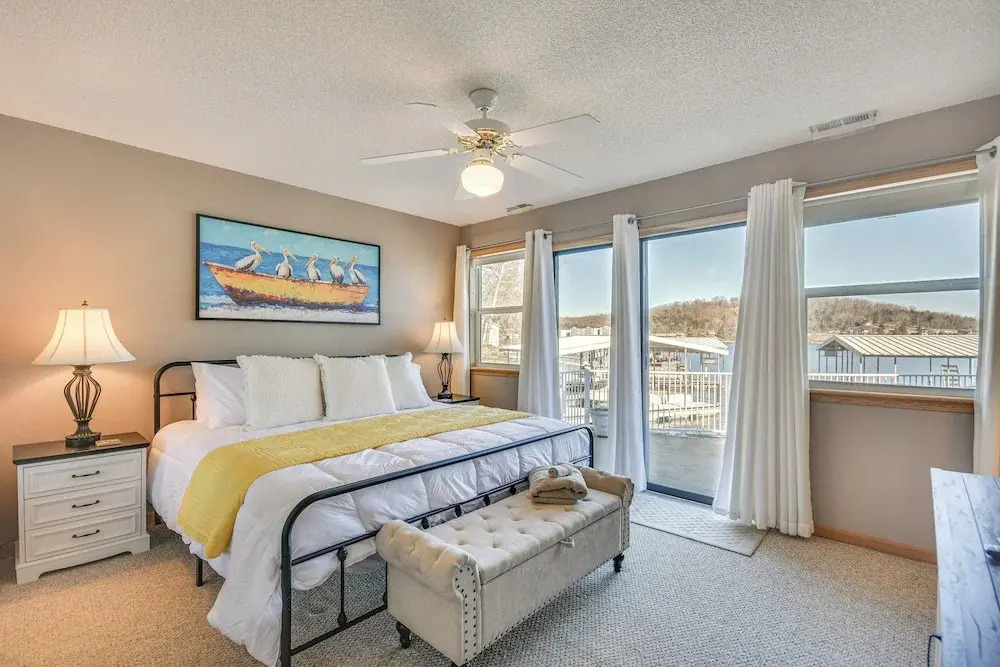 Private Hot Tub, Fire Pit! Lakefront Ozarks Escape