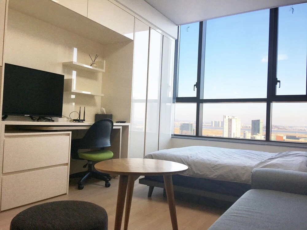 The November Stay in Songdo Honestar