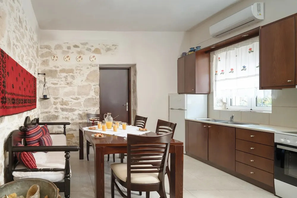 Zeus Traditional House