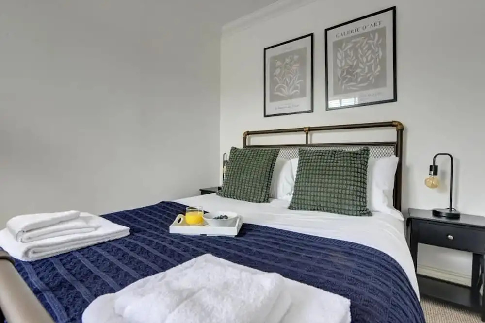 Host Stay York Street