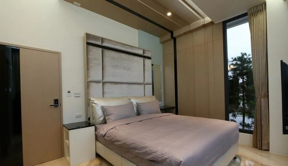 Li Chu Art Paternity B&B