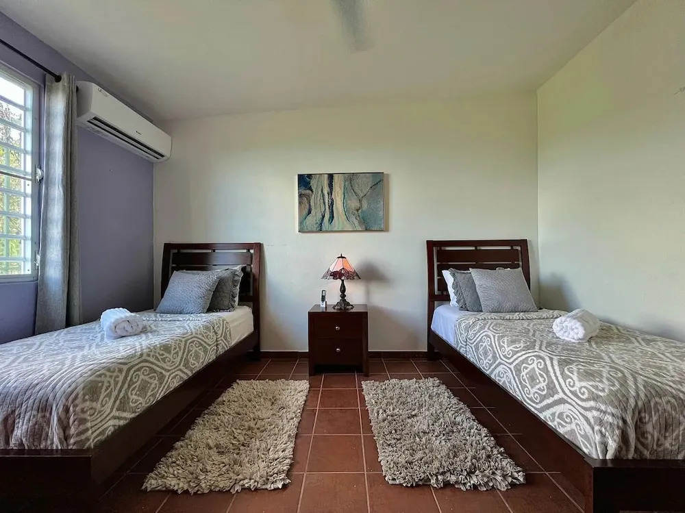 Panchos Paradise - Rainforest Guesthouse with Pool, Gazebo and View