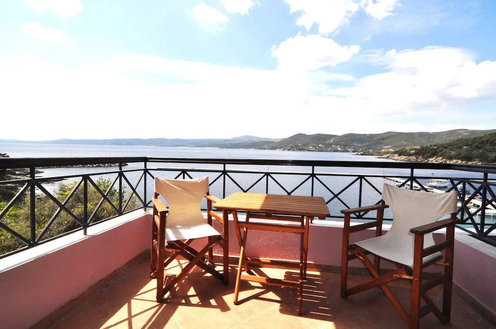 Zennova 42 Pirgadikia Sky & Sea Home