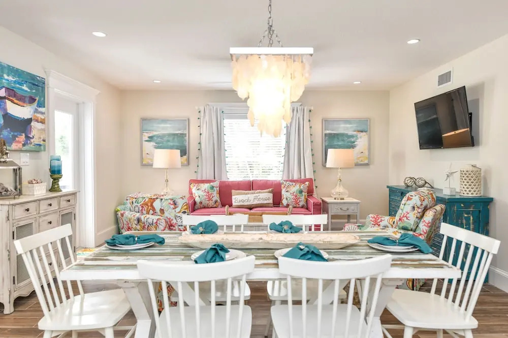Sea Breeze - Pet Friendly, Located in Siesta Key Village, Steps to Siesta Key Beach