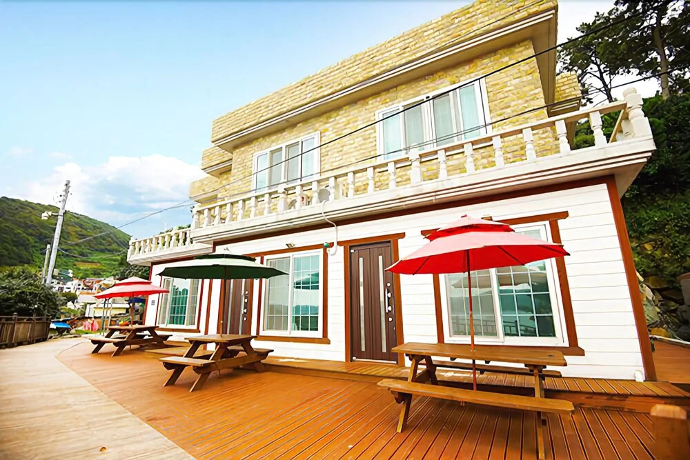 Geoje Dojangpo Pension