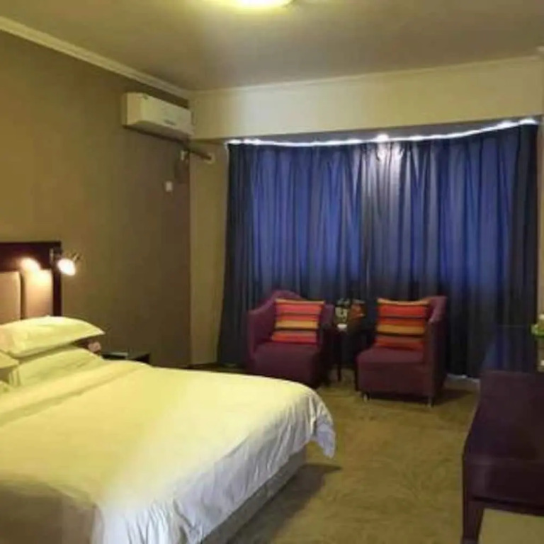 Zhongzhou Business Hotel (Luoyang Peony Park Shanghai Market Subway Station)(中州商务酒店(洛阳牡丹公园上海市场地铁站店))