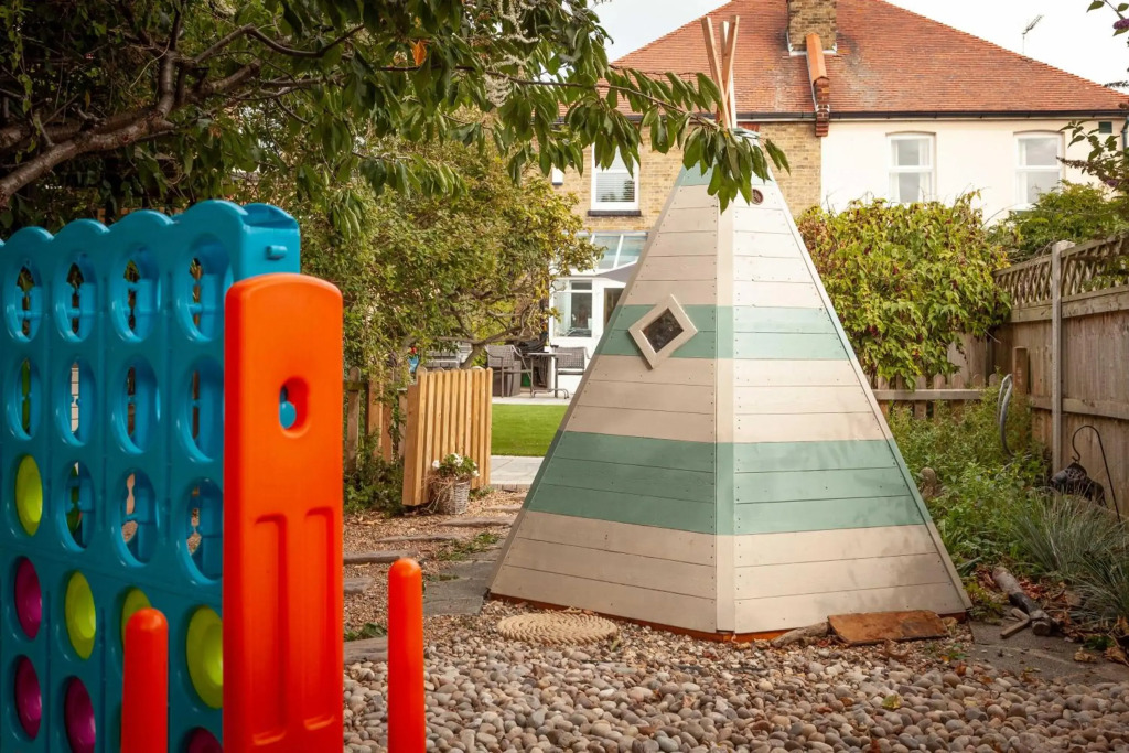 Sea Glimpses with garden, beachhut, parking