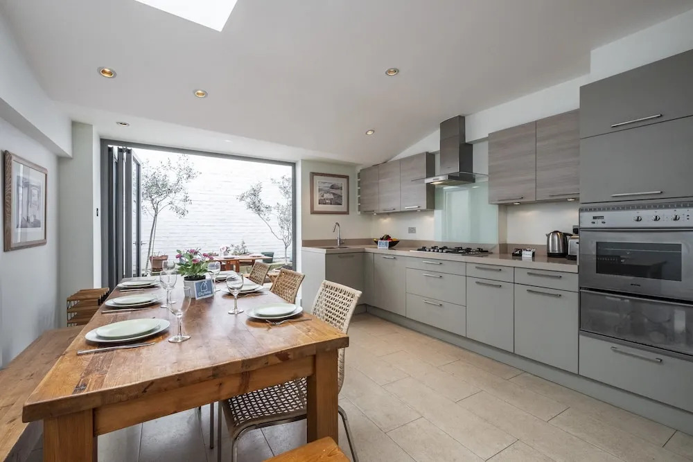 The Stunning Kenway Road House - AJE