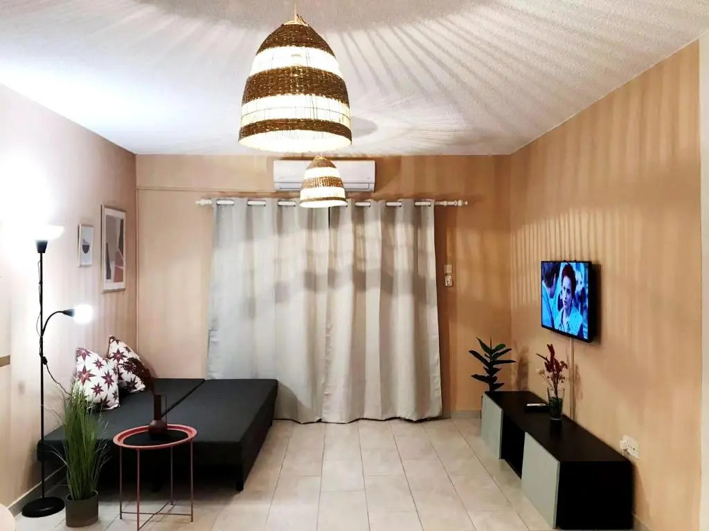 Seaside Maisonette 200M from sea