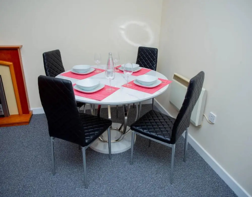 Beautiful two Bedrooms Ensuite Apartment
