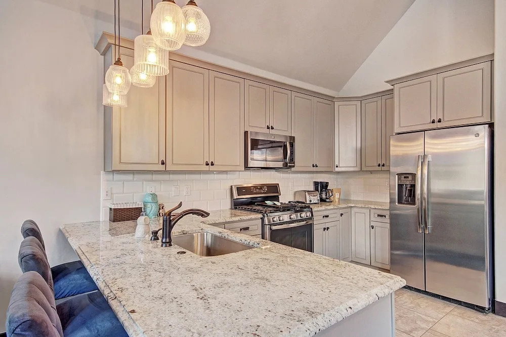 78 Alders Townhouse with Heated Garage by RedAwning