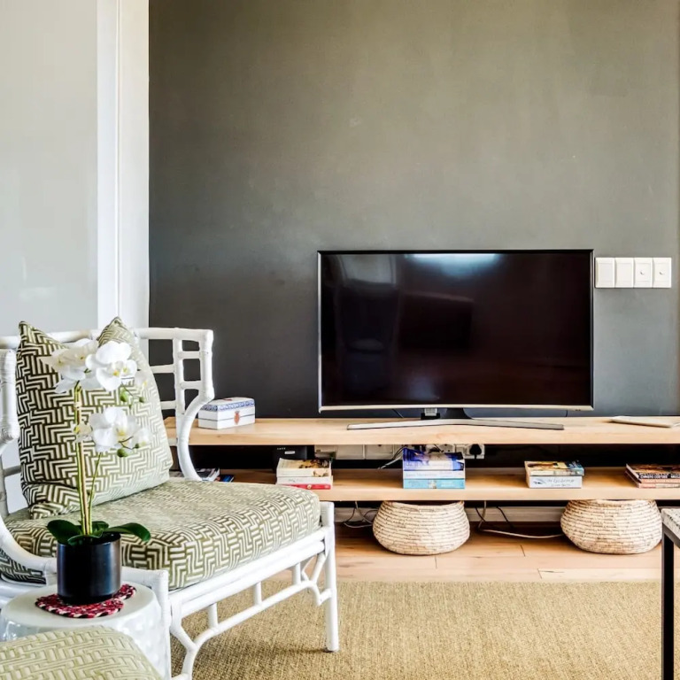 Escape to Exquisite Ellesmere 401
