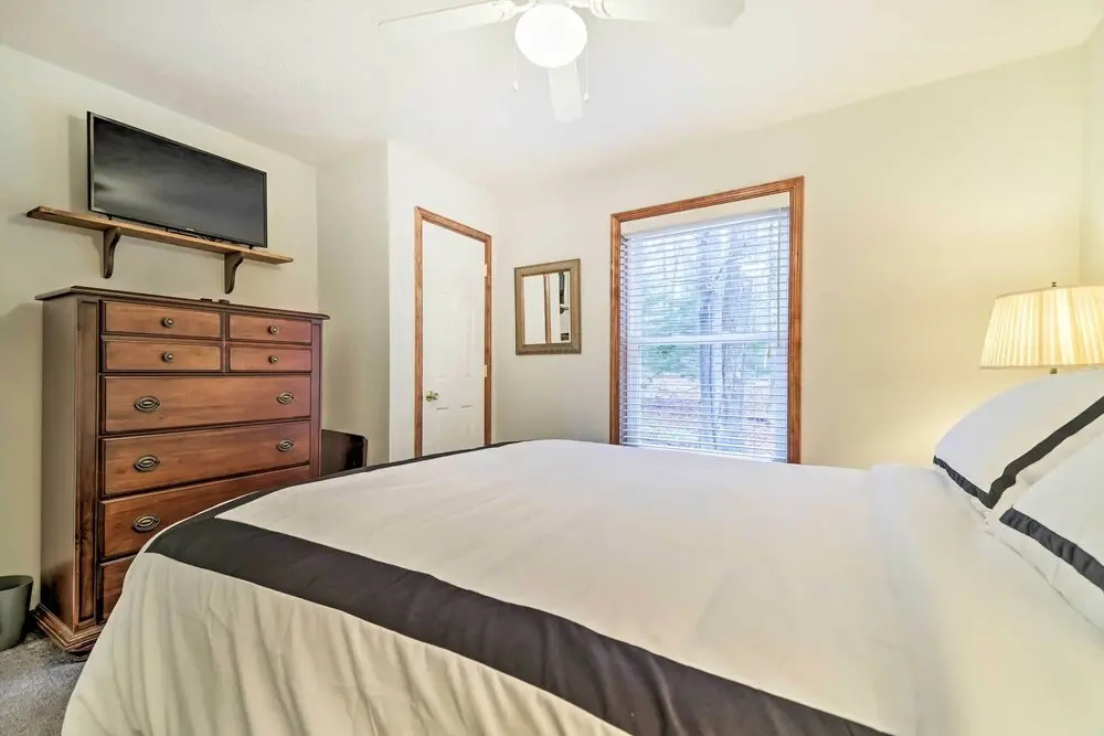 Home in Arrowhead Lake Pocono PA - Lake Access, Hot Tub, Fire Pit, and Amenities Included