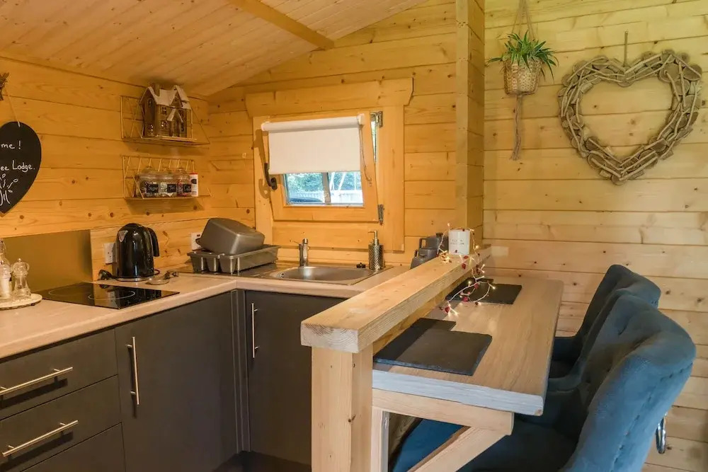 Cabin for 2 - Wood Burning Hot Tub & Fire