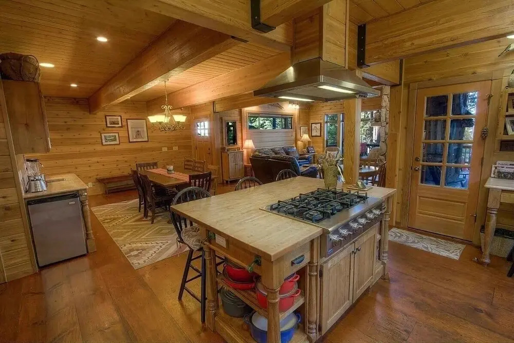 Smokey Joes 5 Bedroom Cabin by RedAwning
