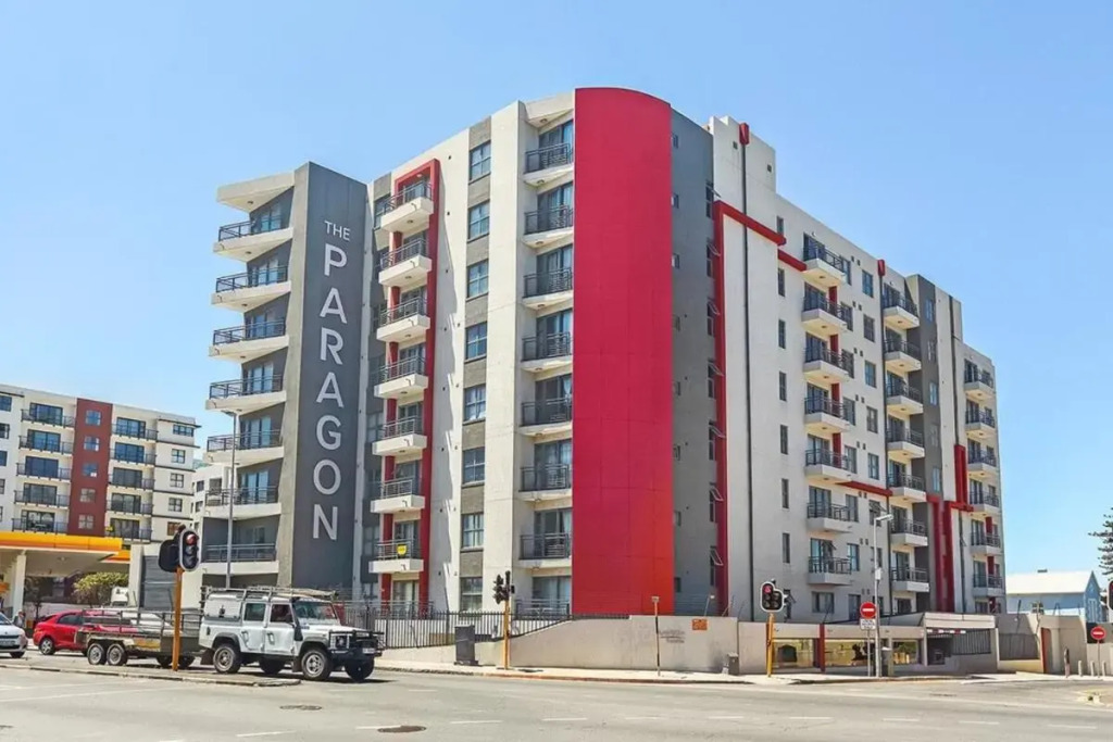 The Paragon LUXE with Rooftop Pool and Gym