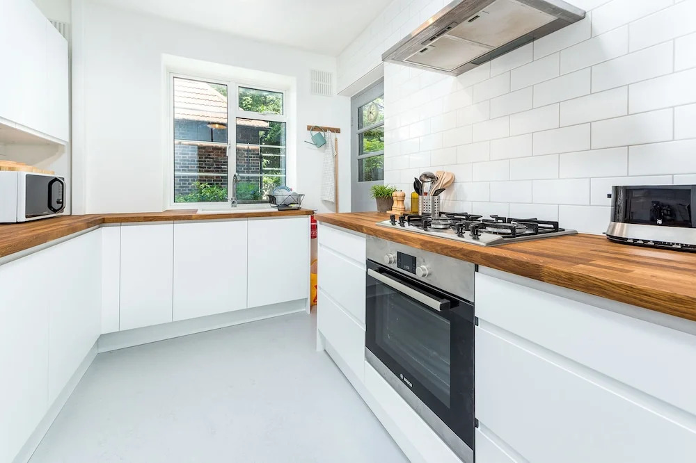 Sensational Southfields Home by King George's Park