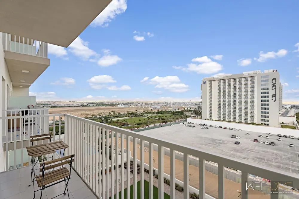 WelHome - Breathtaking View 1BR Apt in Damac Hills 2