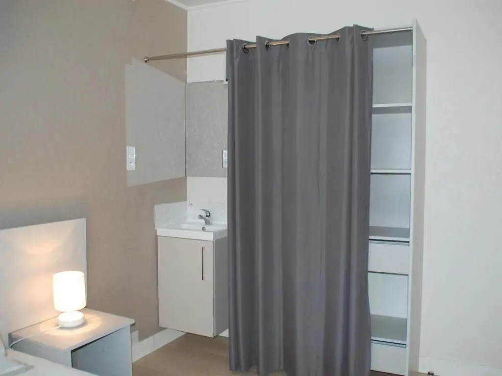 Gîte spacieux avec salle de jeux, tennis et cheminée, idéal pour familles et amis jusquà 15 pers. - FR-1-410-223