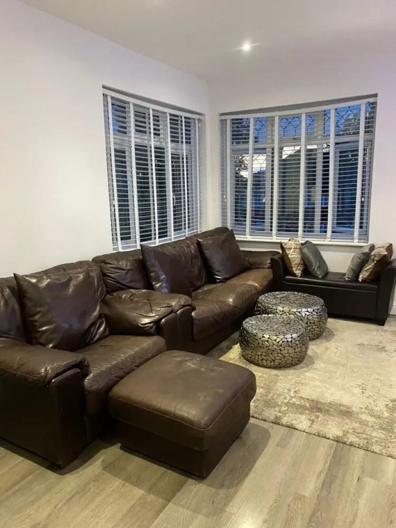 Charming 3-bed Apartment in London