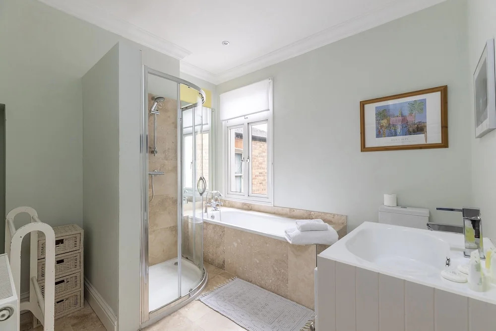 JOIVY Charming 3 bed house with a rooftop terrace