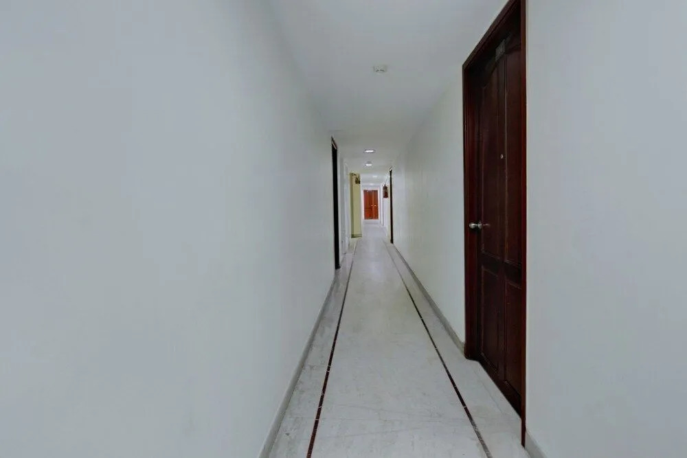 Oyo 44203 Sri Manis Residency