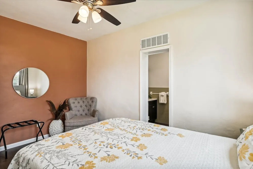 Cove Cottage - 3 Bedroom w/Private Pool. Sleeps 6. Quiet Community, Close to Fishing Marinas. 3 Home by RedAwning