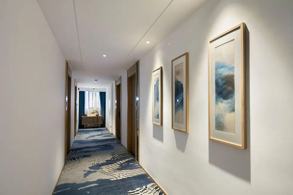 Qianna Hotel (Zhengzhou Erqi Square David City)