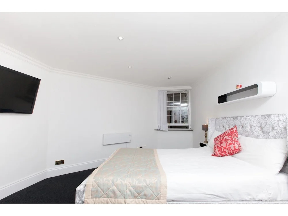 Leith Walk: Lovely Renovated Lower Flat W/parking