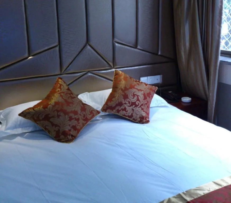 Yiqiu Fashionable Hotel