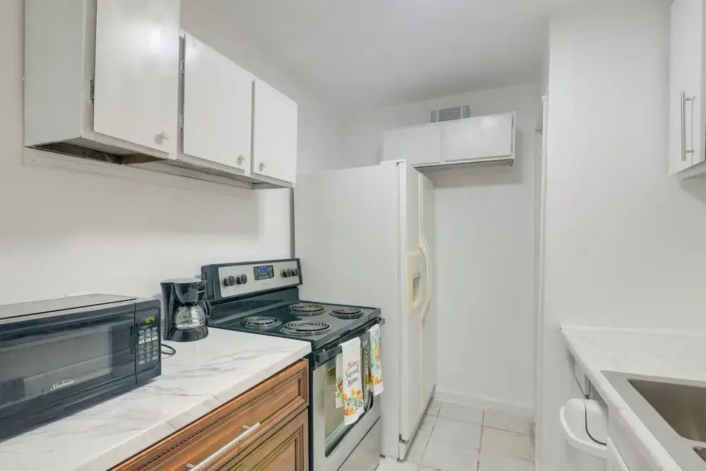 15 Mi to Dtwn Houston: Condo in Gated Community