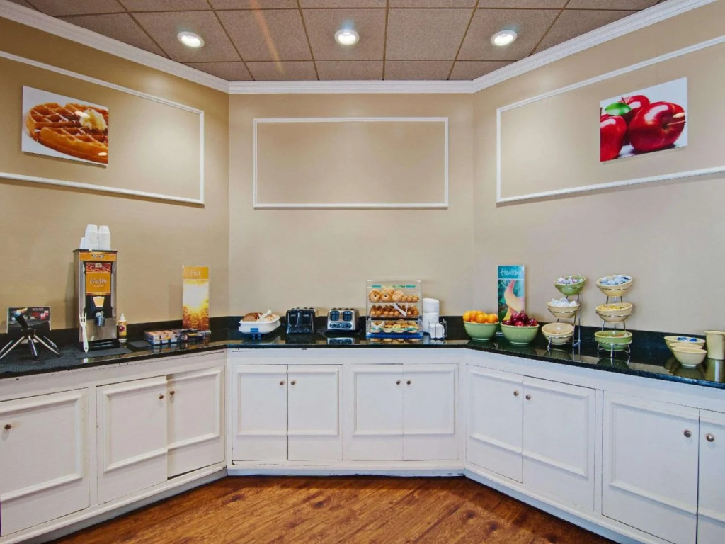 Quality Inn Roanoke Airport