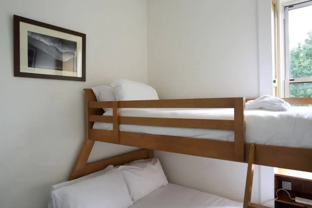 2 Bedroom Flat Near Edinburgh Castle Sleeps 5