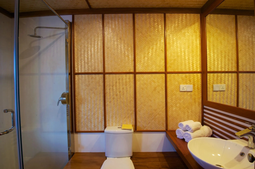 Yathra Houseboat