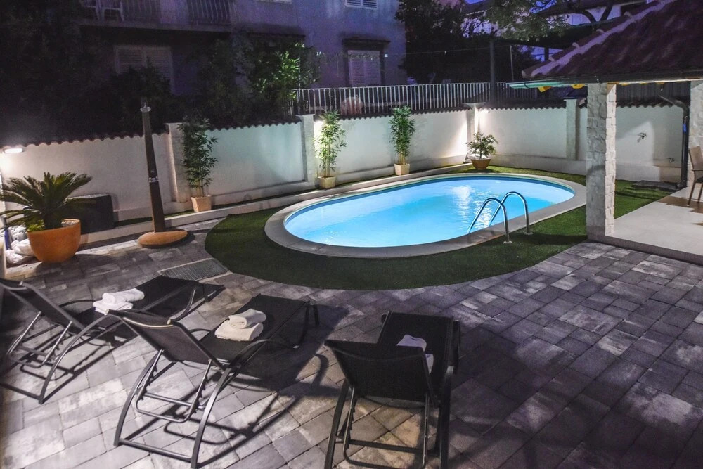 Holiday Home with Pool Oaza