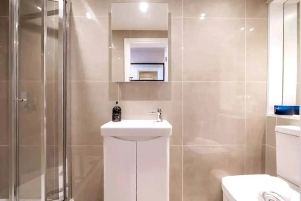 Earl s Court Chelsea 2BR Luxury Apartment Tube