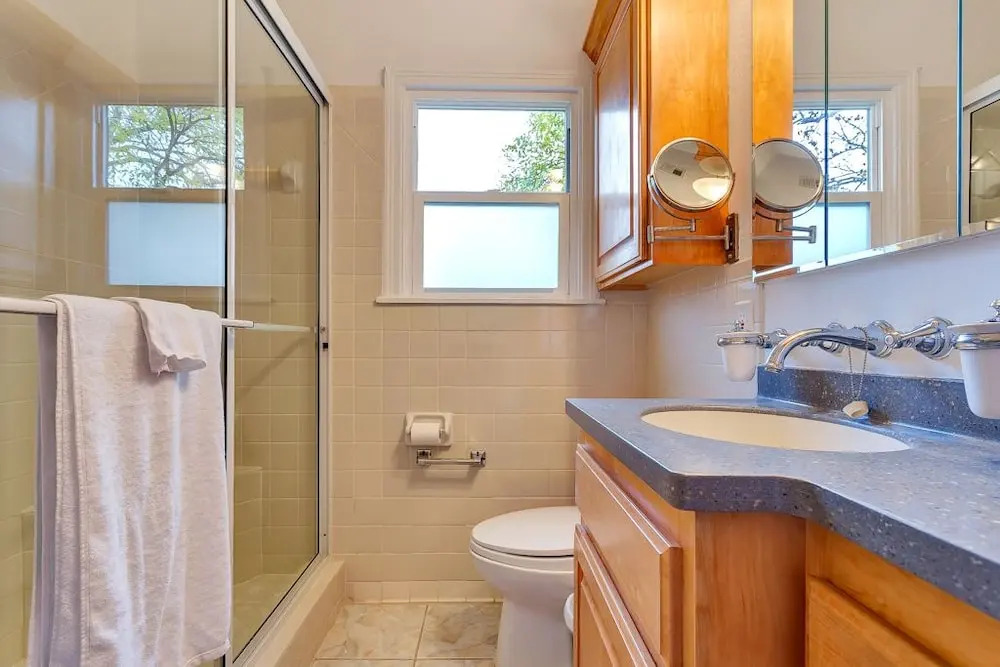 2BR Newly Remodeled Stylish Rosedale House by RedAwning
